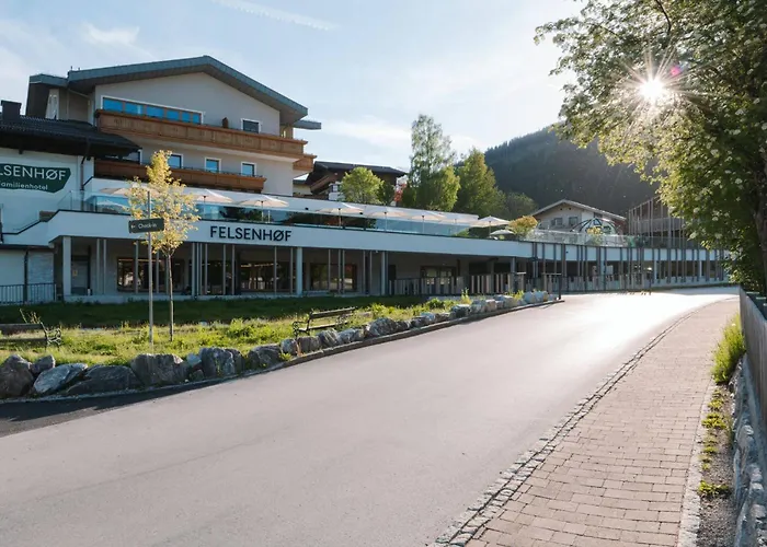 Фото Familienhotel Felsenhof Флахау